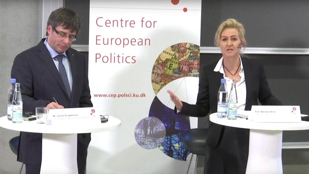 Marlene Wind, muy expresiva durante las preguntas que hizo a Puigdemont.