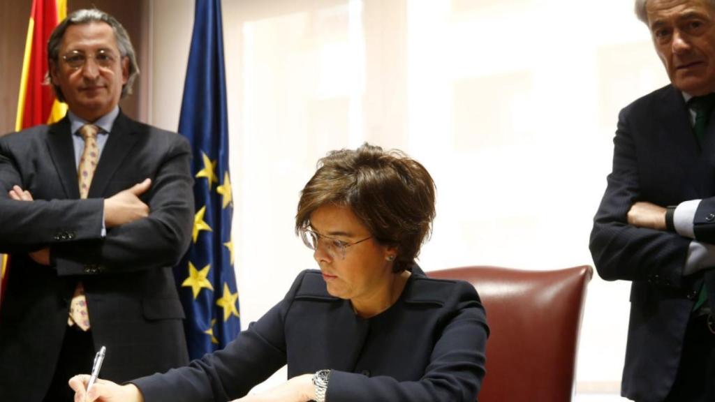 La vicepresidenta del Gobierno con sus nuevas gafas.