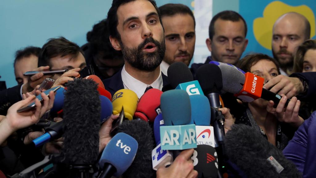 El presidente del Parlament, durante la caótica rueda de prensa