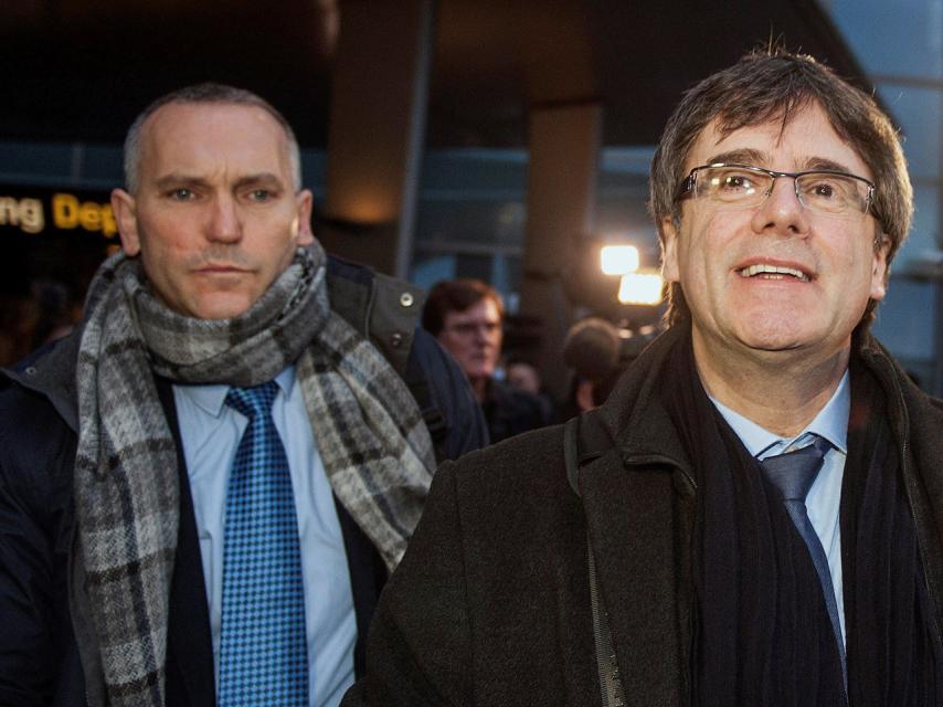 Lluís Escola y Carles Puigdemont, en Bélgica en 2018.