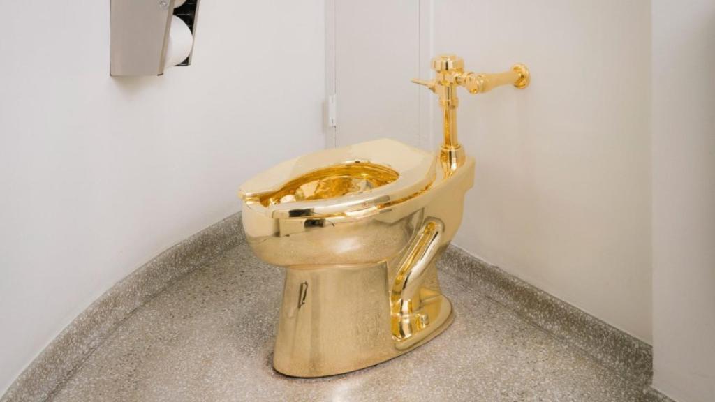 El retrete dorado de Cattelan