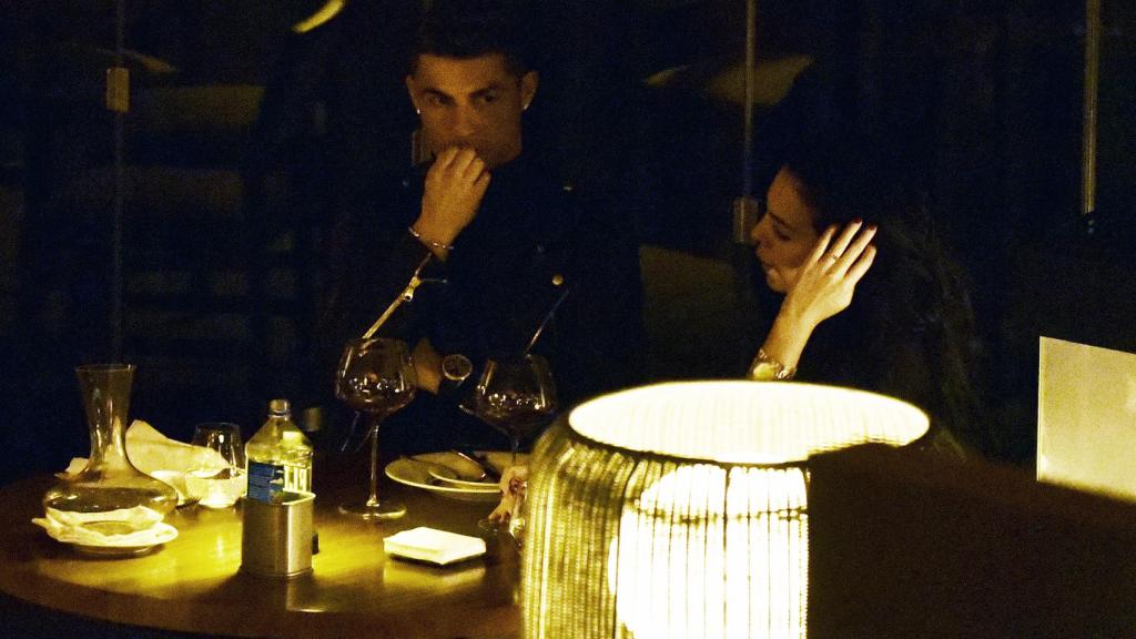 Cristiano Ronaldo y Georgina Rodríguez celebrando el cumpleaños de ella.