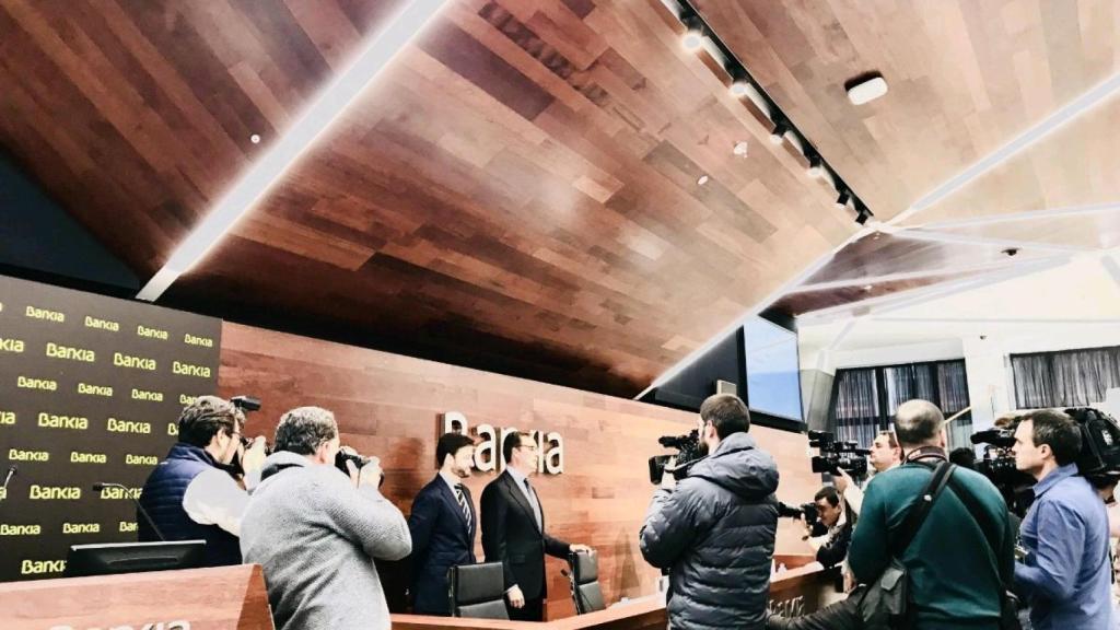 José Sevilla, consejero delegado de Bankia y Leopoldo Alvear, director financiero durante la rueda de presentación de resultados.