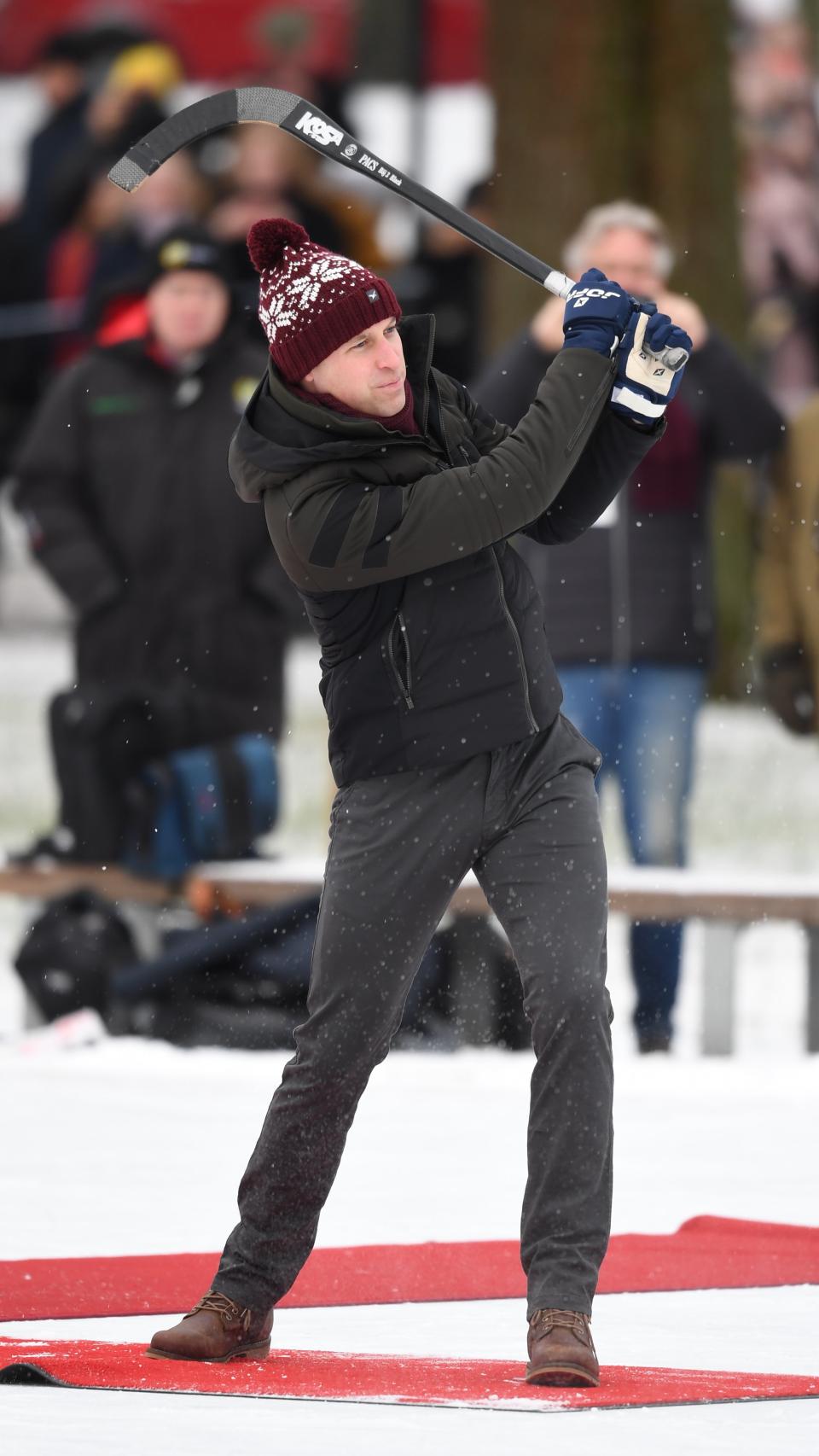 El duque de Cambridge jugando a hockey. Gtres.