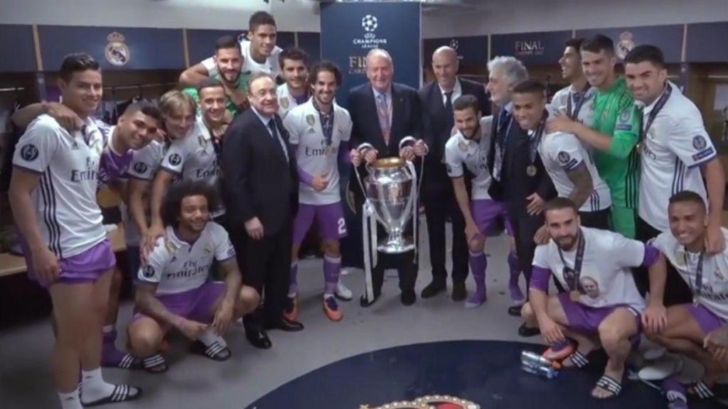 El rey Juan Carlos bajó al vestuario para felicitar a los campeones