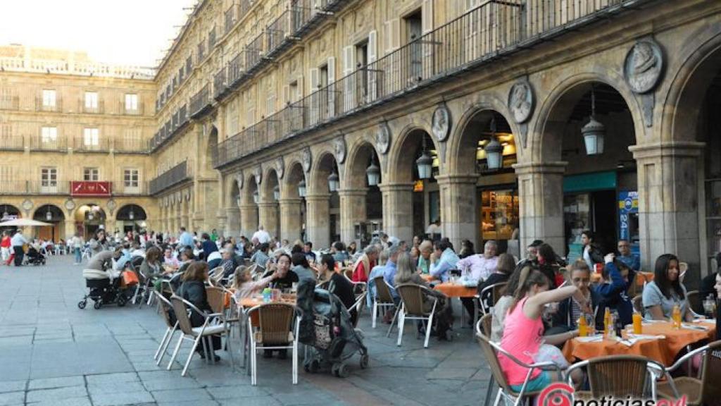 Turistas en la Plaza Mayor de Salamanca