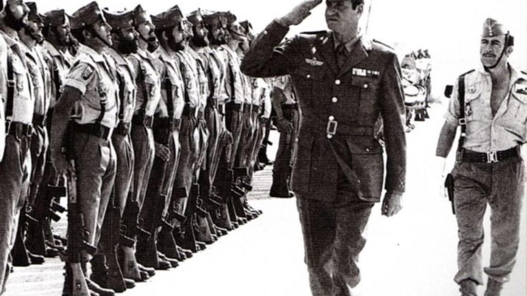 Juan Carlos I, en su visita a El Aaiún.