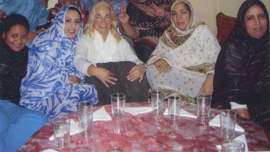 A la derecha del todo, las dos mujeres que ahora se disputan la pensión.