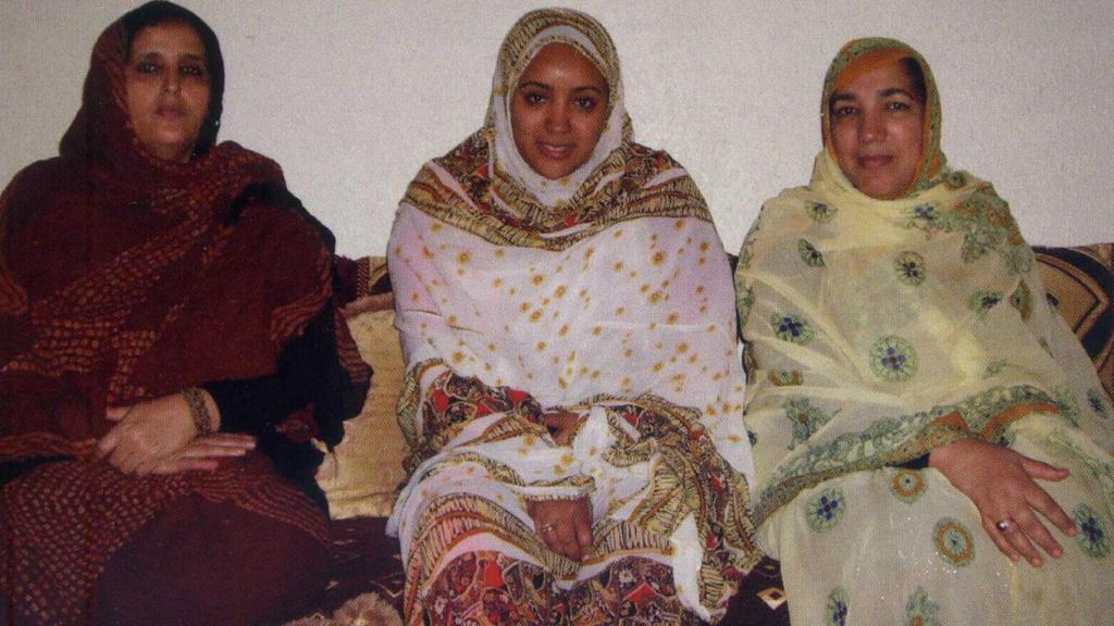 A la derecha del todo, la actual beneficiaria de la pensión.