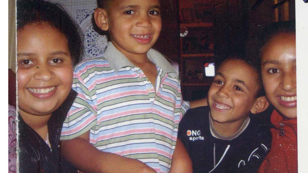 Los hijos menores que el difunto tuvo con su última esposa.