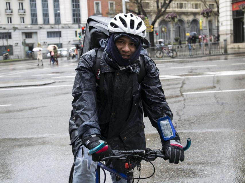 Néstor habla de coger este trabajo por supervivencia.