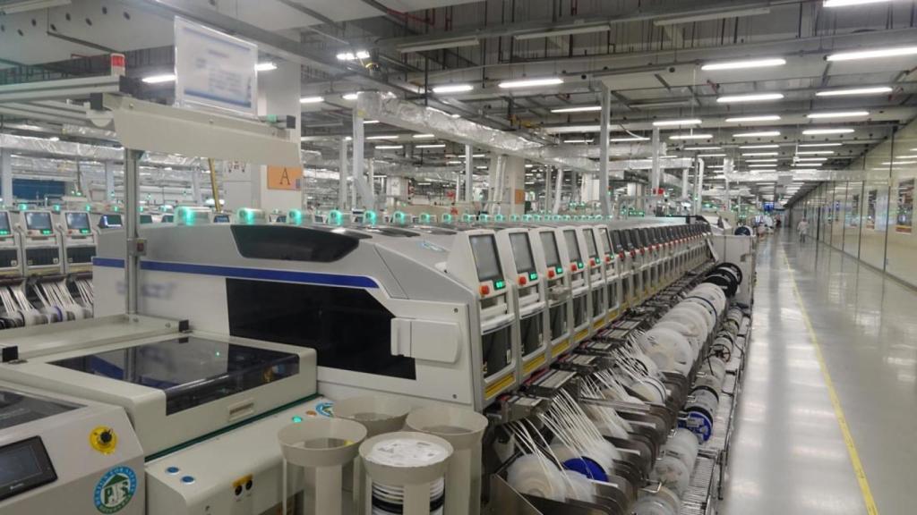 Los tres nuevos Huawei filtrados confirman la muerte de la pantalla convencional