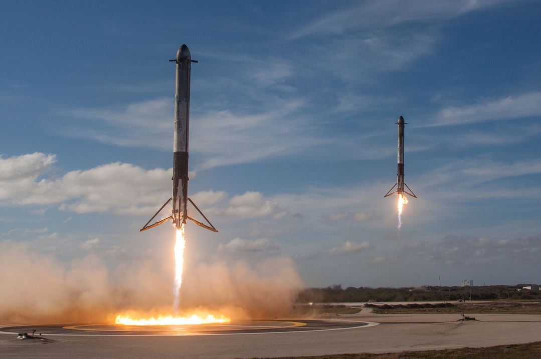 falcon 9 heavy aterrizando