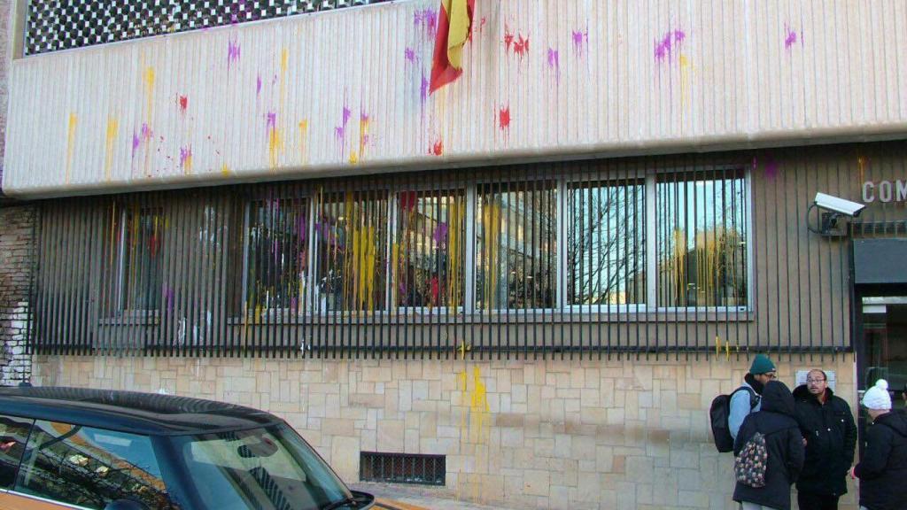 La comisaría de Terrassa fue atacada por seis encapuchados