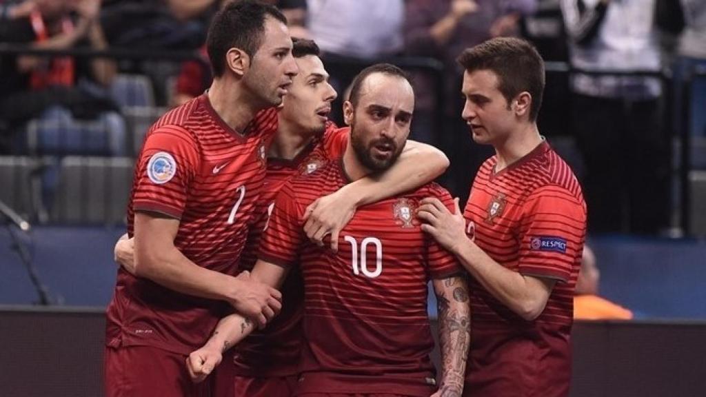 Ricardinho celebra un gol.