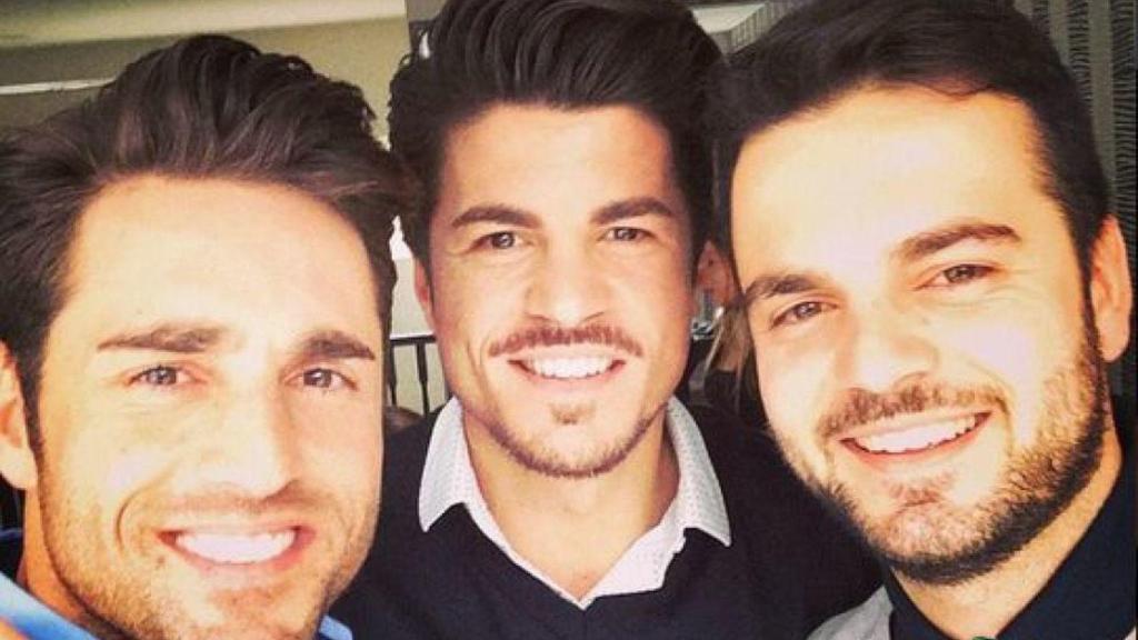 David Bustamante con su hermano Manuel (en el centro) e Igor (a la derecha).