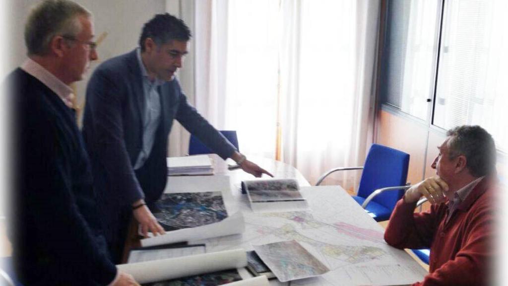 PLATAFORMA muestra los planos al alcalde