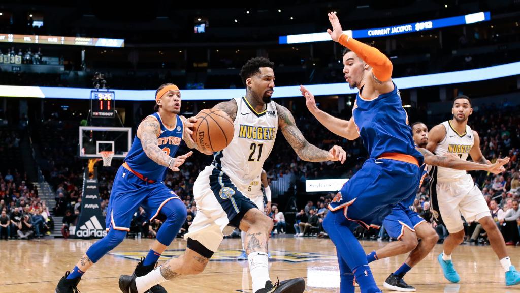 Willy Hernangómez defiende en uno de sus últimos partidos con los Knicks.