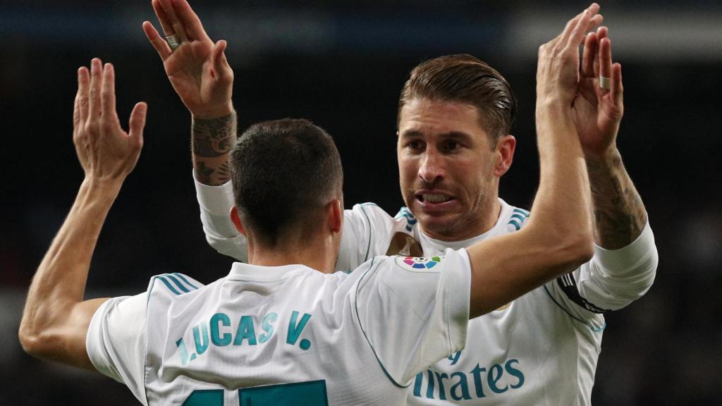 Lucas Vázquez con Sergio Ramos.