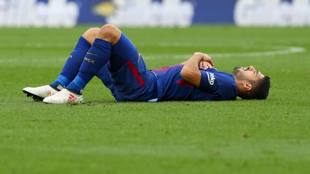 Luis Suárez, tras una falta.