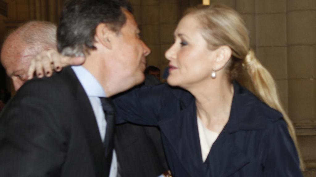 Ignacio González y Cristina Cifuentes, durante una misa.