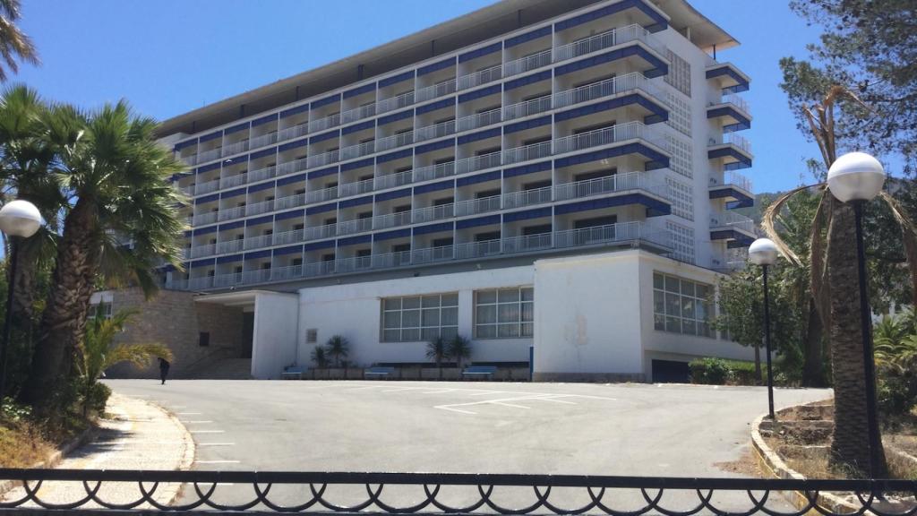 Imagen de la antigua residencia de BBVA en Alfaz del Pí