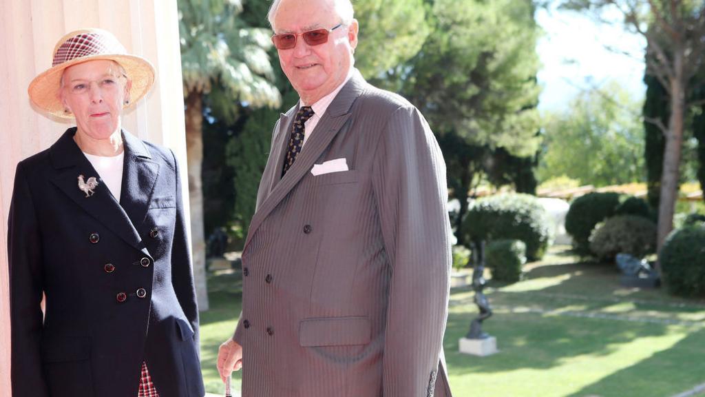 Enrique de Dinamarca junto a su mujer, la reina Margarita. Gtres.