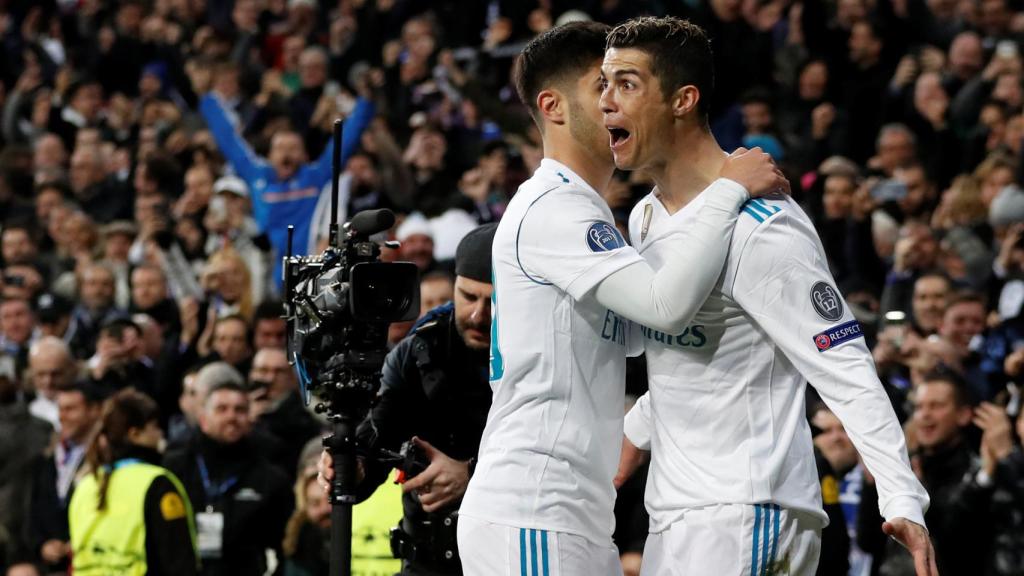 Cristiano celebra con Asensio su segundo gol al PSG.