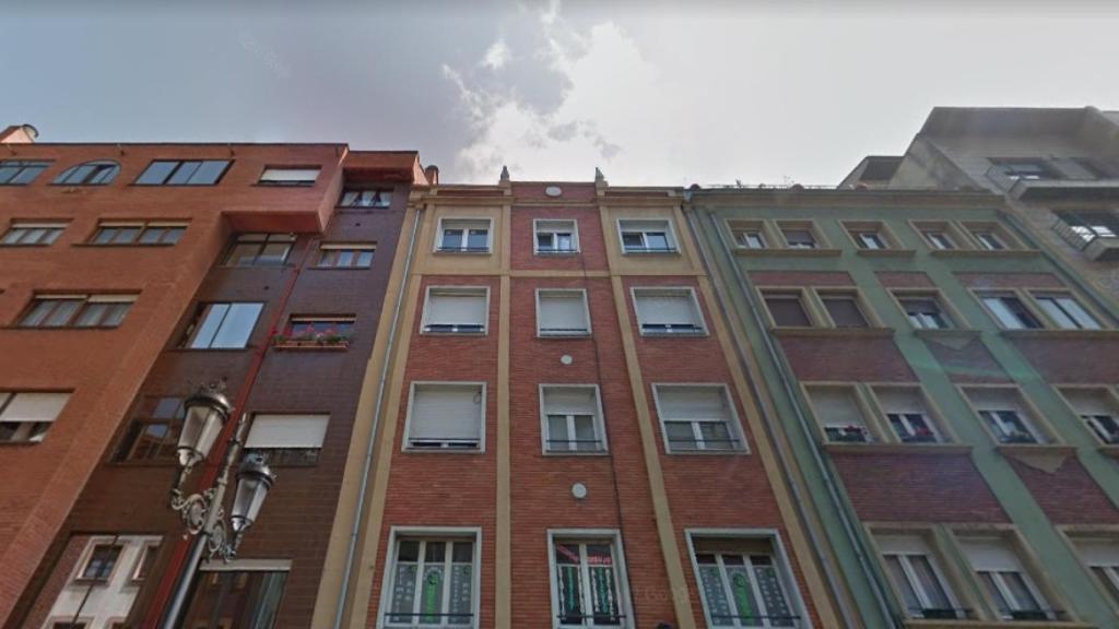 Número 20 de la calle Pumarín, en el que estaban las jóvenes forzadas a ejercer la prostitución.