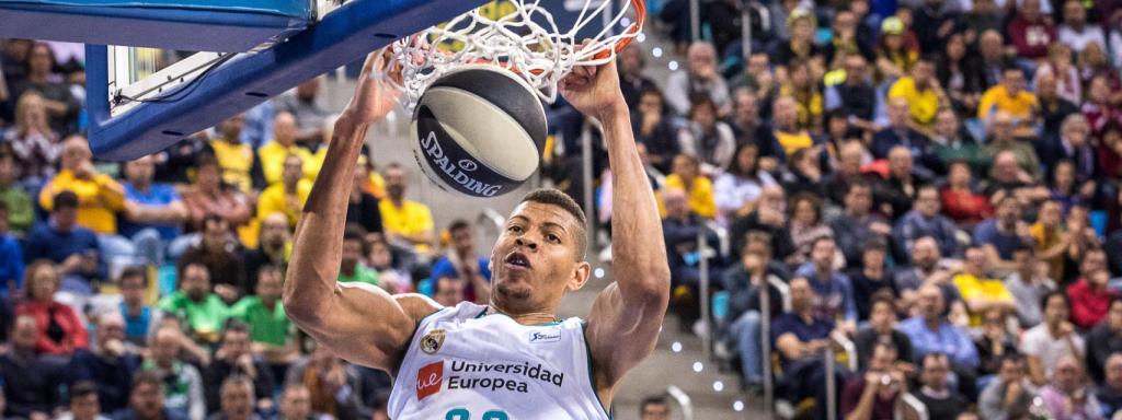Walter Tavares en pleno mate ante el Unicaja.