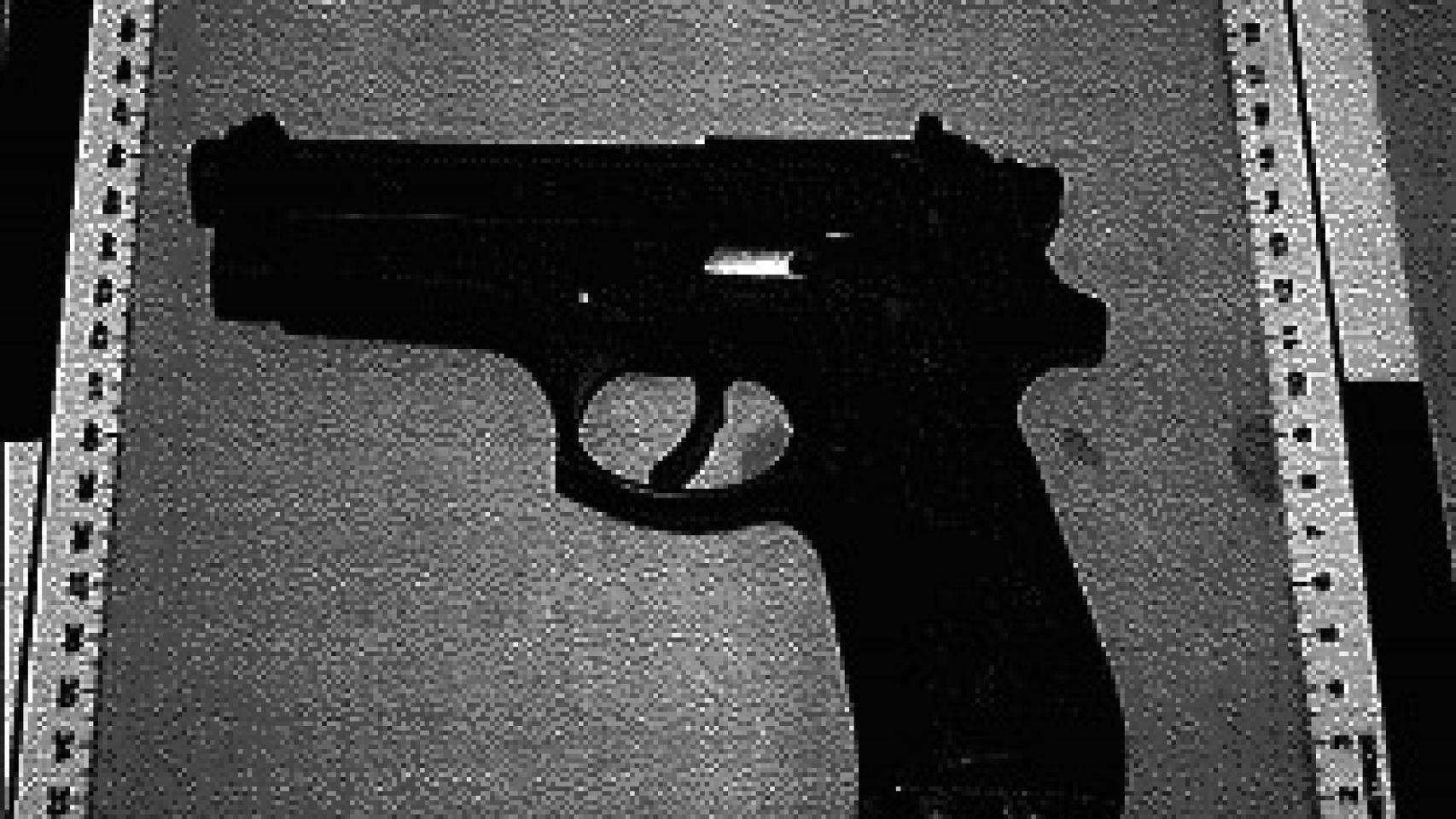 Pistola marca Beretta de la Guardia Civil.