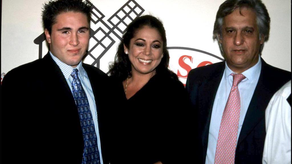 Kiko Rivera, Isabel Pantoja y Chiquetete, hace 18 años.