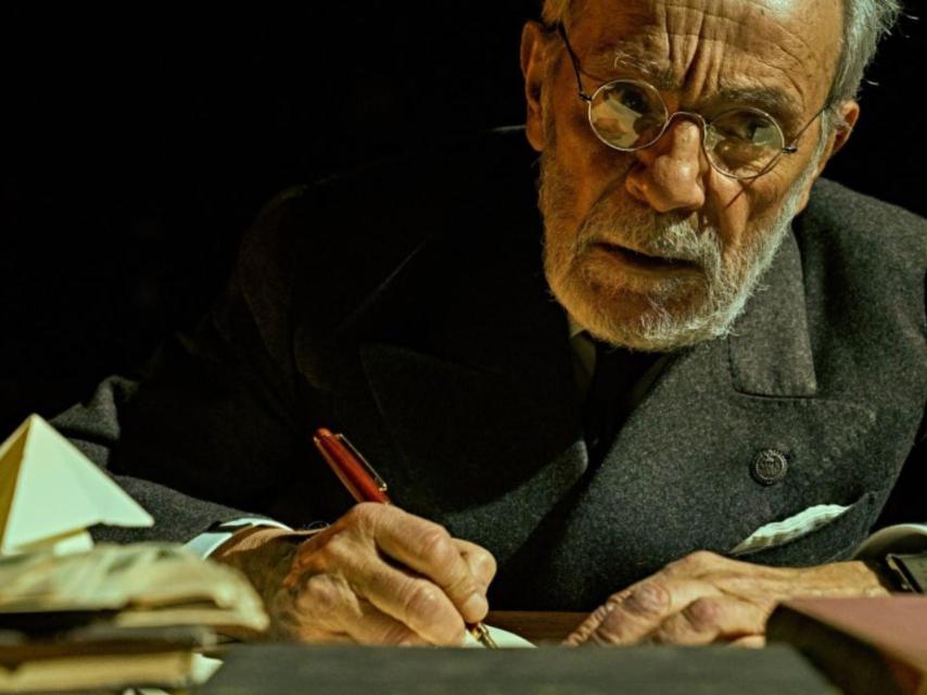 José Luis Gómez en su obra Unamuno: venceréis pero no convenceréis, en el Teatro de la Abadía.