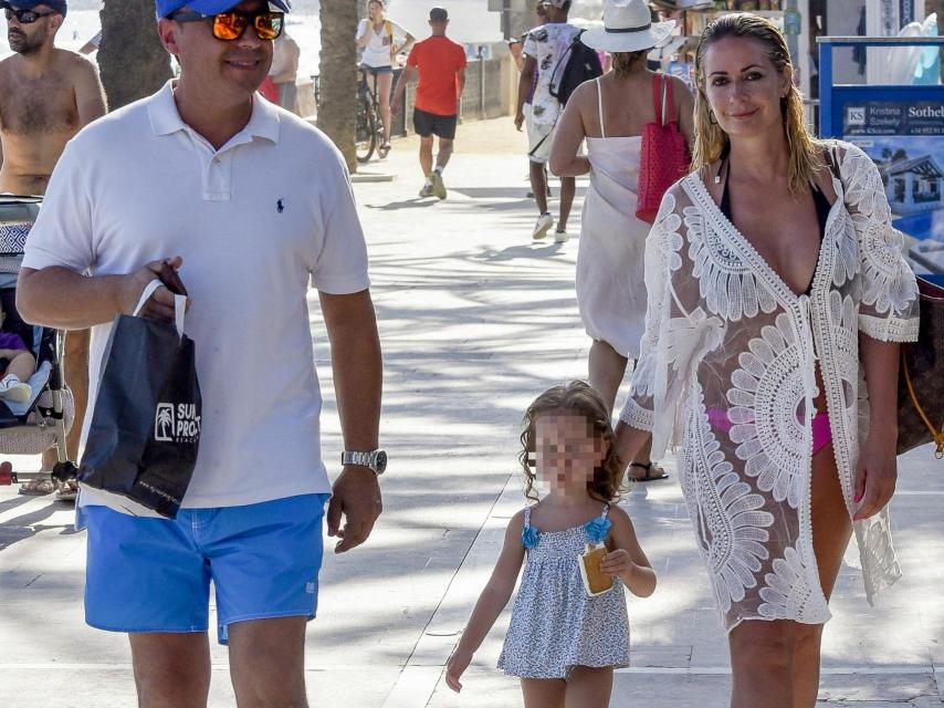 Olvido con Jesús Atahonero y su hija pequeña, Valeria.