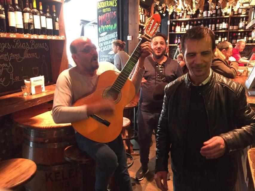 Francisco Díaz también regenta El Periquete, otro restaurante típico español en La Barceloneta.