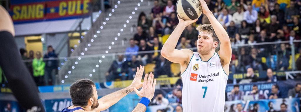 Doncic apenas destacó ante el Barça.