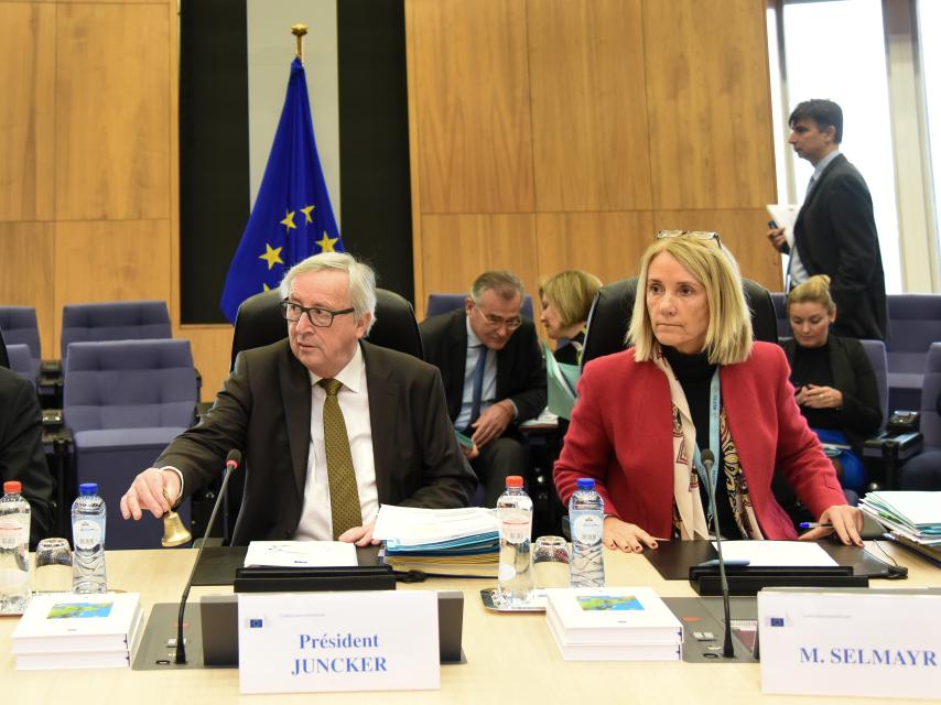 Clara Martínez, en una reunión del colegio de comisarios.