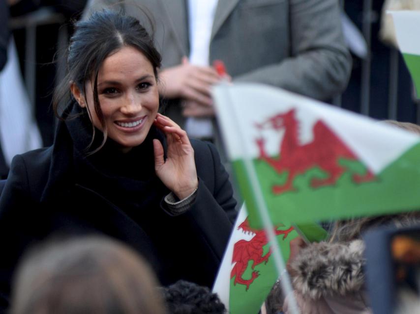 Meghan Markle durante una visita a Carsiff. Gtres.