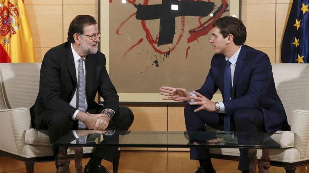 El presidente del Gobierno, Mariano Rajoy, con el de Cs, Albert Rivera, en una imagen de archivo.