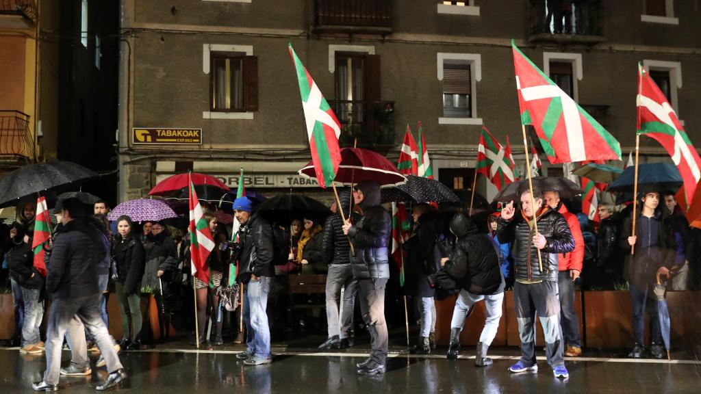Recibimiento de los etarras Ignacio Otaño e Iñaki Igerategi, en la localidad de Andoain.