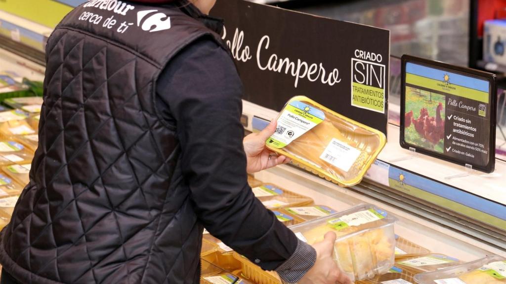 Carrefour ya vende pollos camperos sin tratamientos antibióticos
