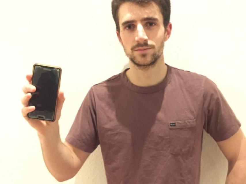 Kike tuvo que renunciar a su teléfono por culpa de la obsolescencia programada.
