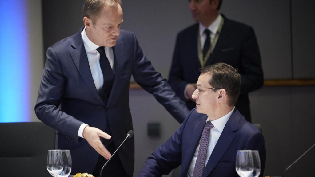 El primer ministro polaco, Mateusz Morawiecki, con el presidente del Consejo Europeo, Donald Tusk