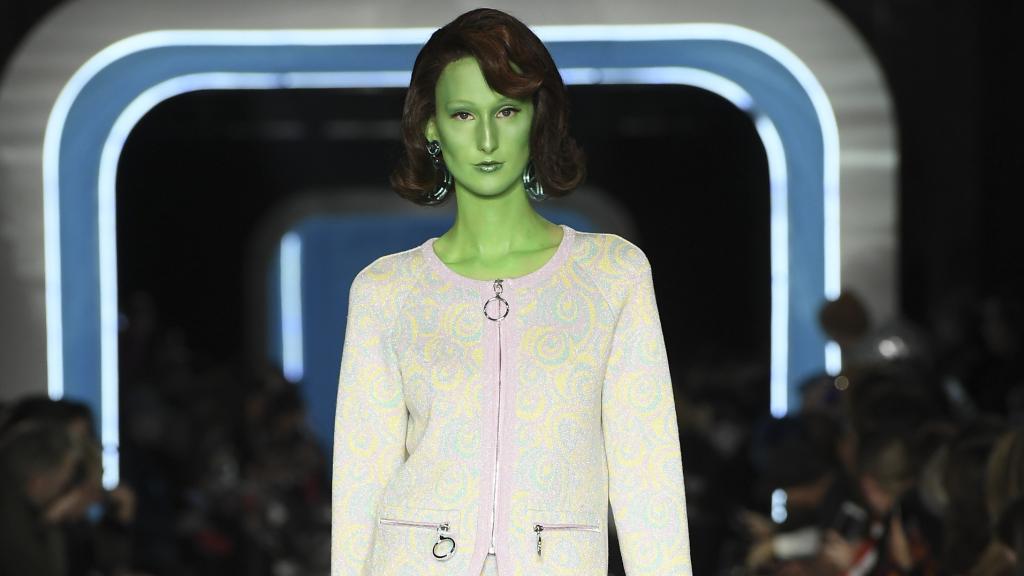 Una modelo en el desfile.