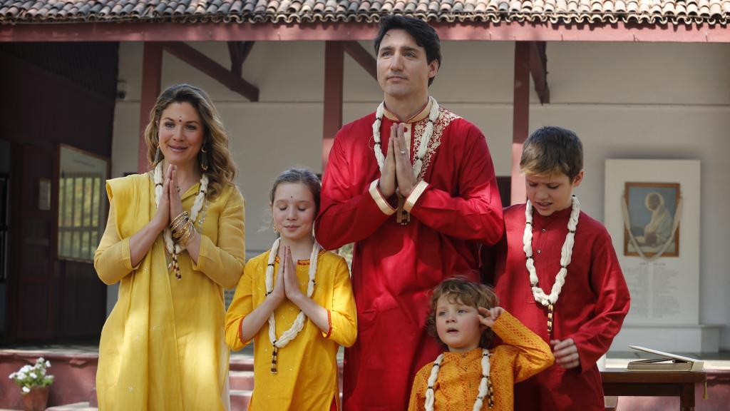 La familia Trudeau ha lucido unos estilismos muy llamativos en su viaje oficial.