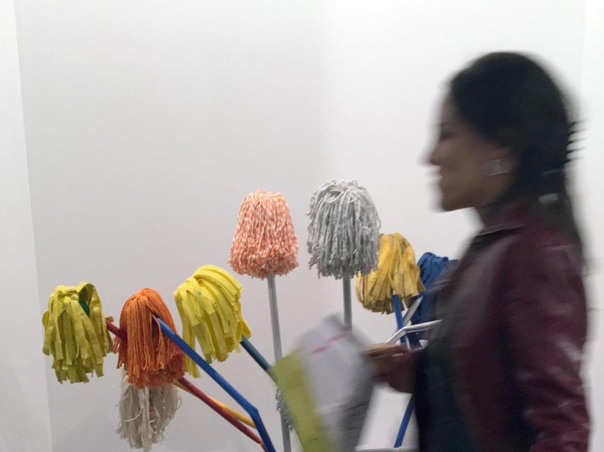 Las fregonas de Jaime Pitarch, el punto exótico de este ARCO censor.