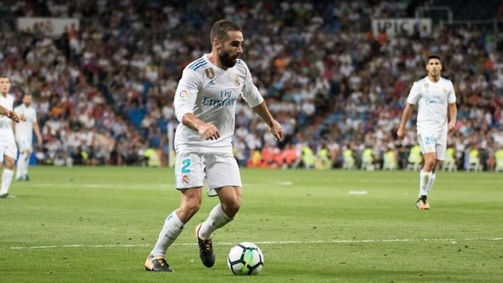 Carvajal encara en el área.  Foto: Pedro Rodríguez / El Bernabéu