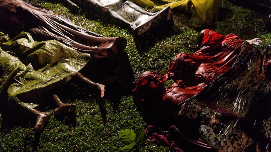 Cuerpos de refugiados rohingyas después de intentar cruzar la frontera entre Myanmar y Bangladesh