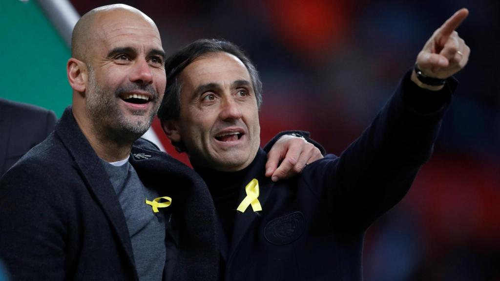 Guardiola y Manel Estiarte tras ganar la Copa de la liga.