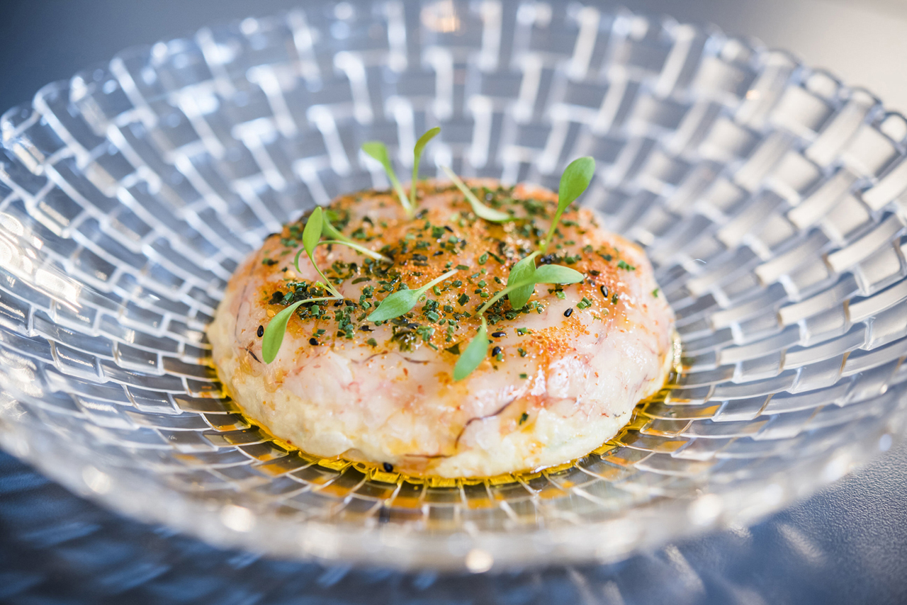 Ensaladilla de aji amarillo, tobiko y carpaccio de gambas, BACIRA